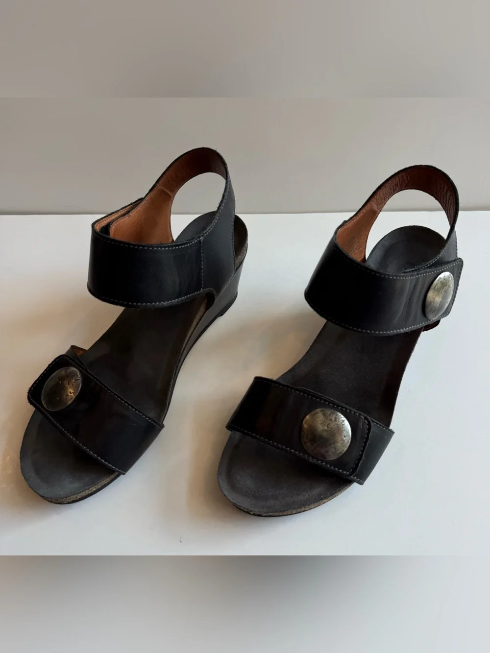 Taos Carousel 2 Women’s 9-9.5 EU 40 Black Leather Wedge Sandal Ankle Strap 3209